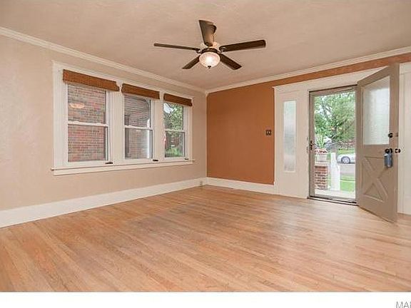 5th image of 2451 Hartland Ave