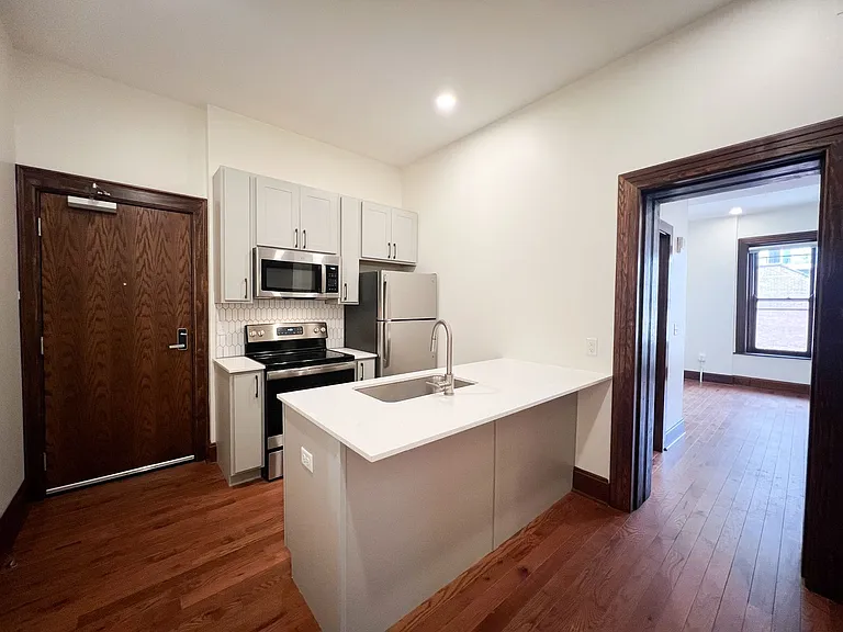 303 Greenup (NEW) — Photo 5
