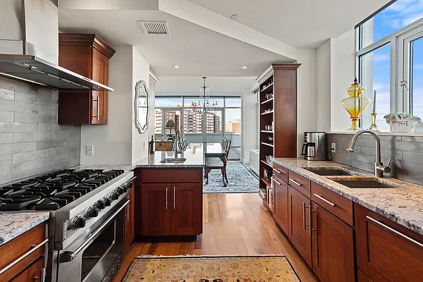 Sold by Julia B Fee Sotheby's International Realty | media 6