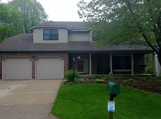 1831 Westminster Cir, Davenport, IA 52807