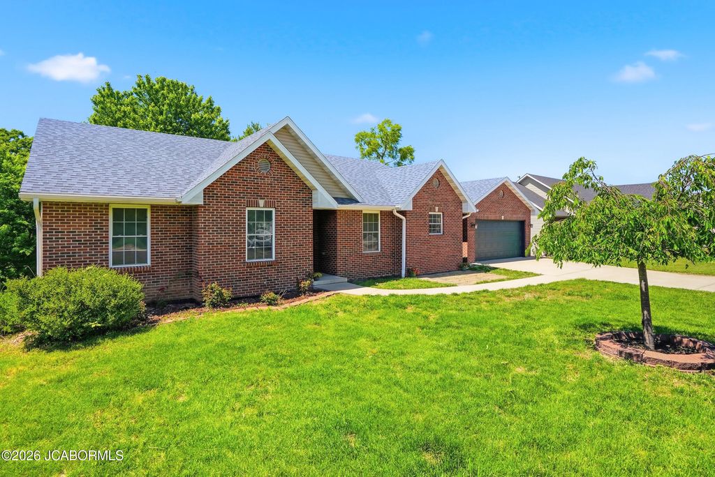1192 Choctaw Ridge Dr, Holts Summit, MO - View 2