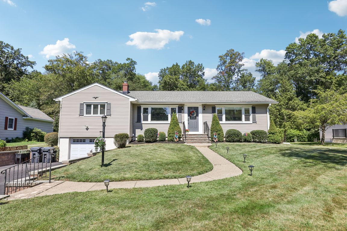 Birch Hill Dr-S2308-001.jpg