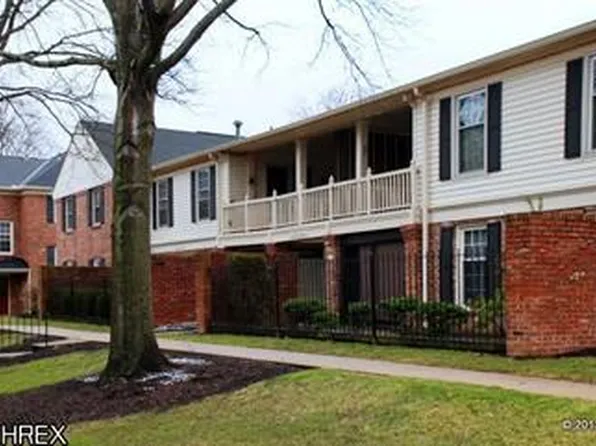 30 Menlo Park Dr, Akron, OH 44313