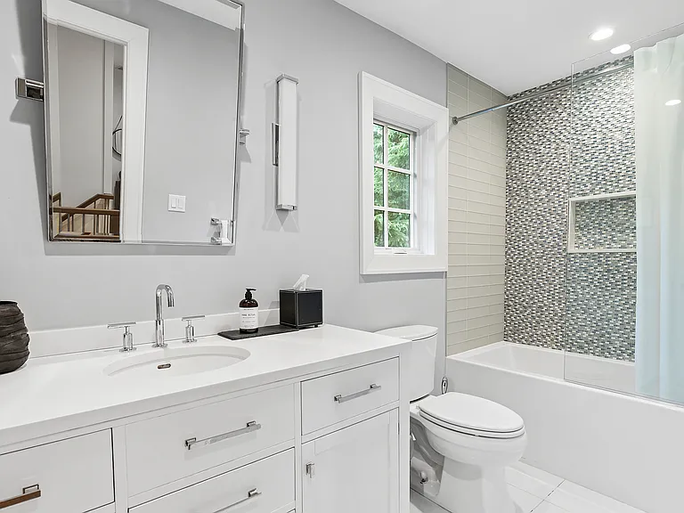 28 Parkway Dr — Photo 18