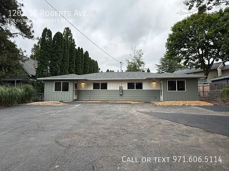 1202 SE Roberts Ave — Photo 1