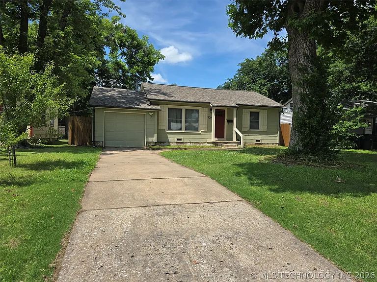 237 E 45th Pl — Photo 2