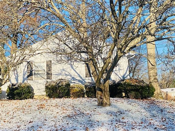 3rd image of 7 Grove Ave