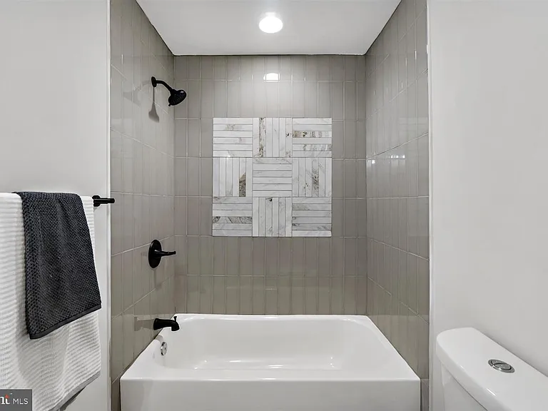 1013 S Baylis St — Photo 39
