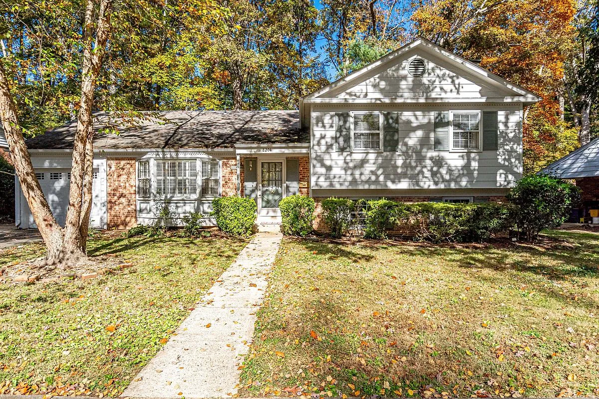 4 bed, 2.5 bath, 2400 sqft, $4,000 — Photo 1