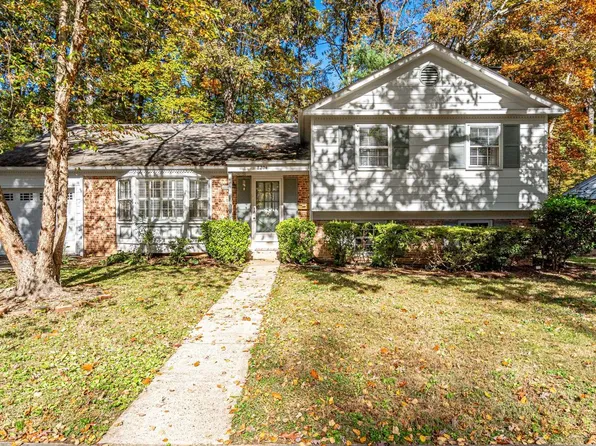 8204 Mockingbird Dr, Annandale, VA 22003