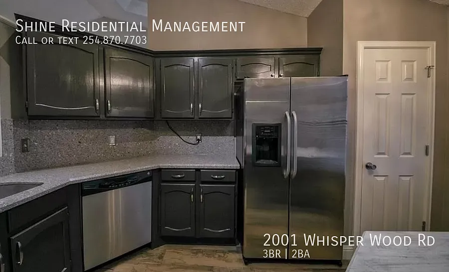Blend of cozy, well-kept homes, proximity to schools and shopping, and integration into a welcomi... — Photo 2