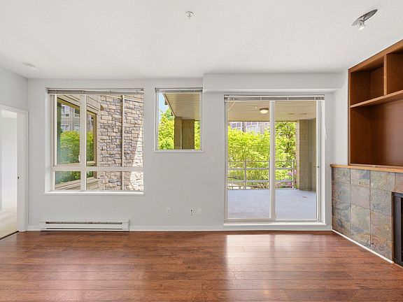 4th image of 560 Raven Woods Dr #318