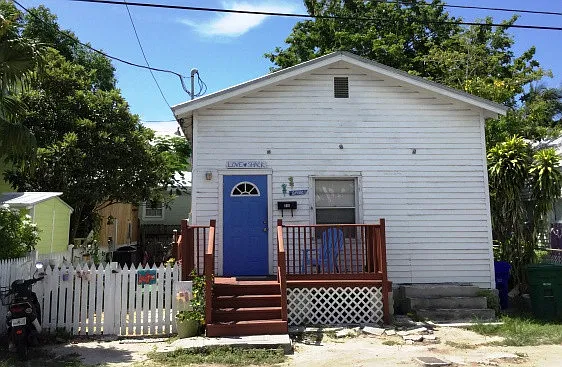 210 Angela St — Photo 2