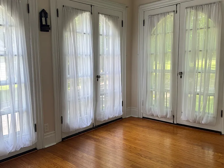 36 Beverly Pl — Photo 2