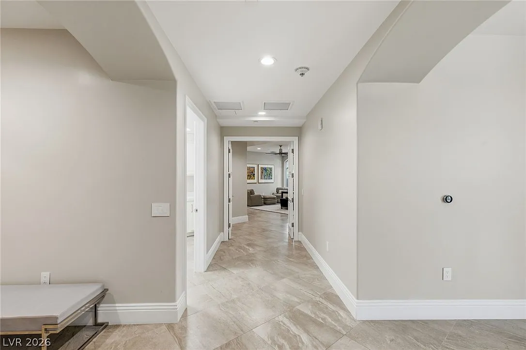 2 bed, 2.5 bath, 3261 sqft, $14,500 — Photo 4