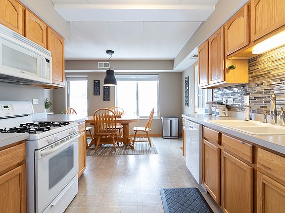 3rd image of 7020 Heritage Cir APT 2D
