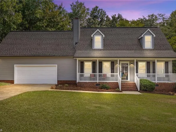 814 N Greenbriar St, Liberty, NC 27298