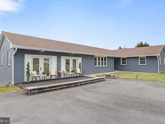 3rd image of 83 Dove Hill Dr