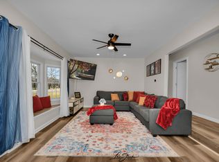 (Undisclosed Address), Lindenhurst, IL 60046