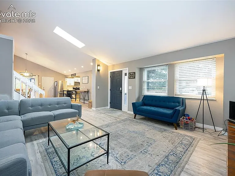 975 Tari Dr — Photo 4