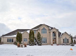 1475 Limerick Ct, Green Bay, WI 54313