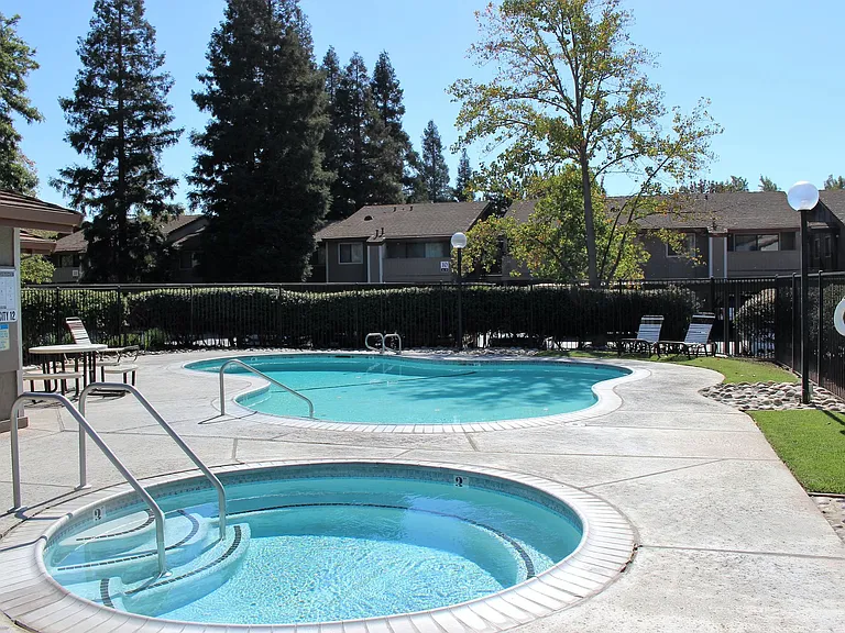 Sunflorin Village Apartments — Photo 4