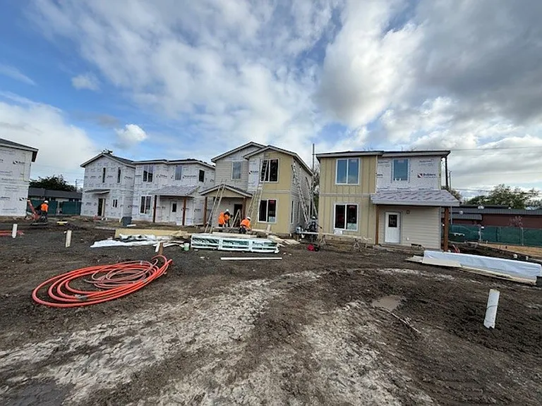 1105 NW Buchanan Ave — Photo 49