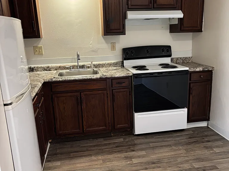 121 S Hazel St — Photo 11
