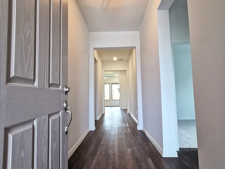 2510 Lovegrass Ln — Photo 2