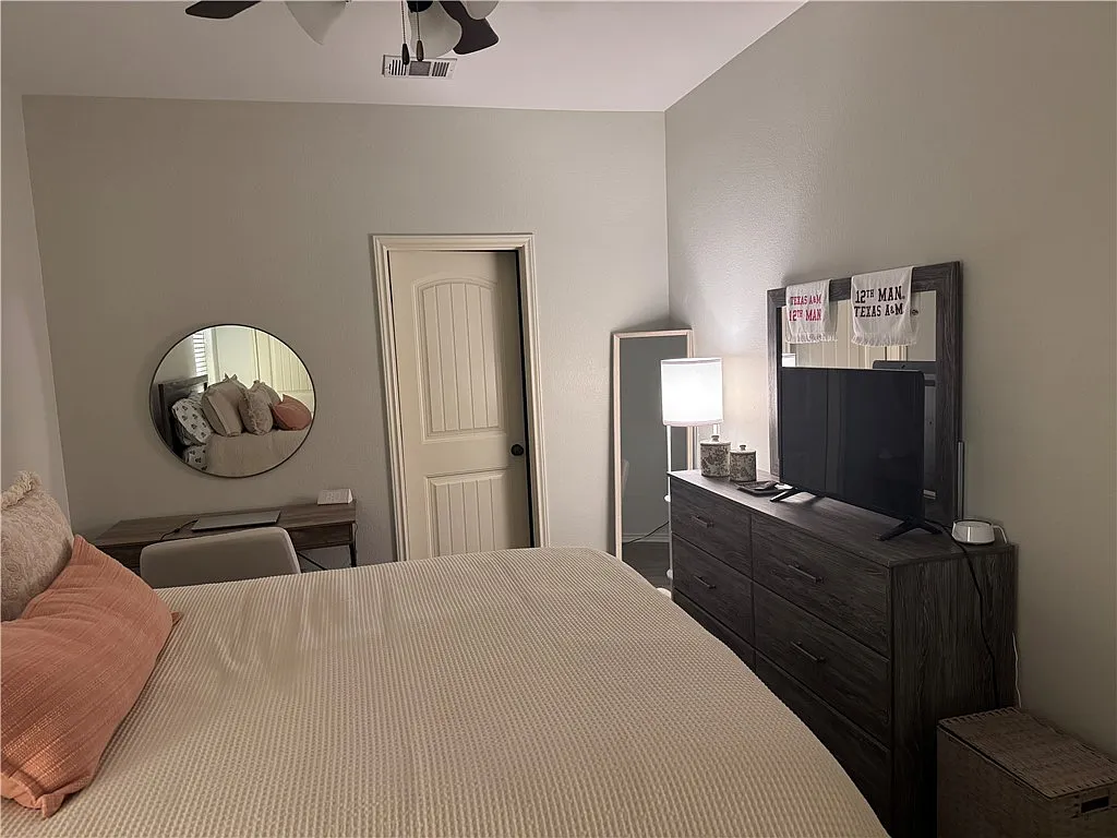 3 bed, 1261 sqft, $600 — Photo 2