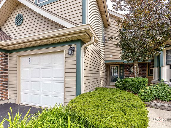 2nd image of 951 Ridgefield Ln