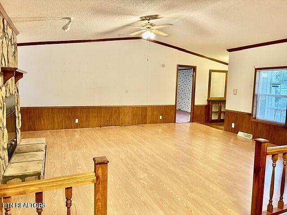 4th image of 315 W Mount Rd