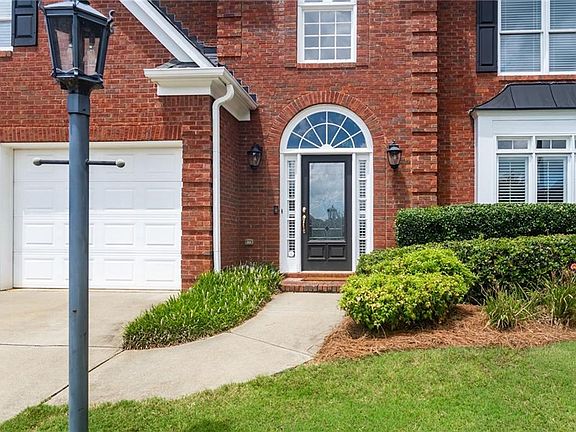 3rd image of 1290 Parkview Ln NW