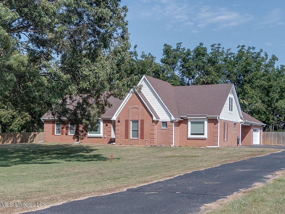 1st image of 4844 Douglas Dr