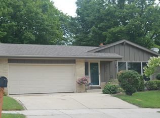 N40W5516 Wilshire Dr, Cedarburg, WI 53012