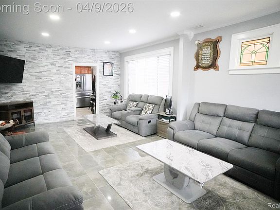 4th image of 7724 Maple St