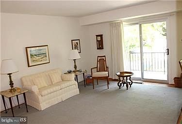 2nd image of 10601 Montrose Ave #10601