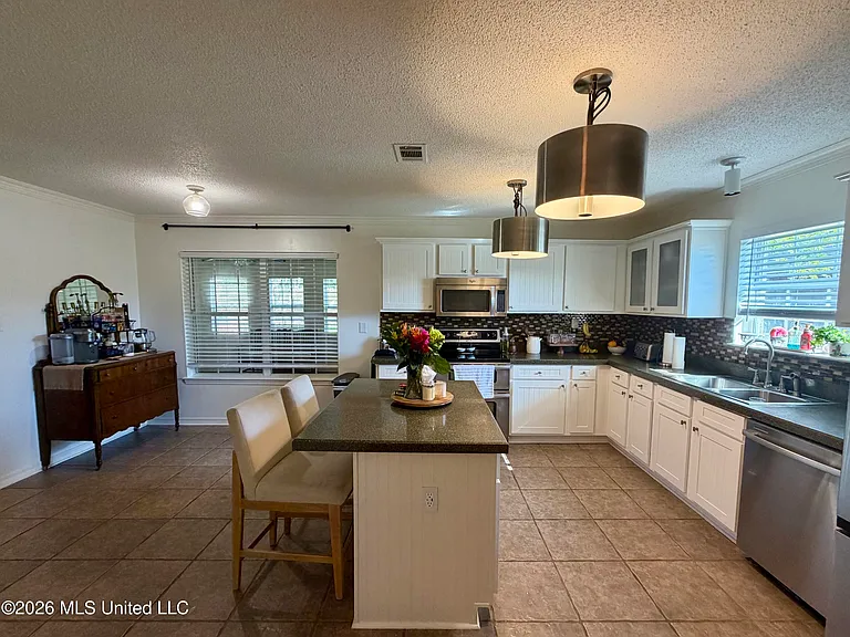 3406 Hermitage Ct — Photo 10
