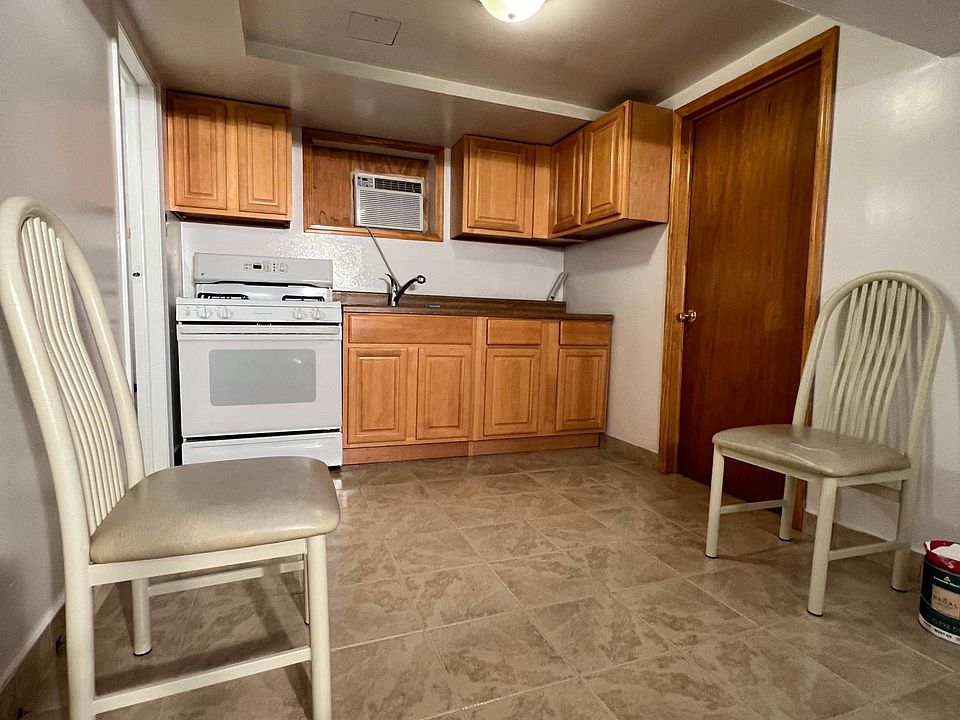 1st image of 961 Forest Ave