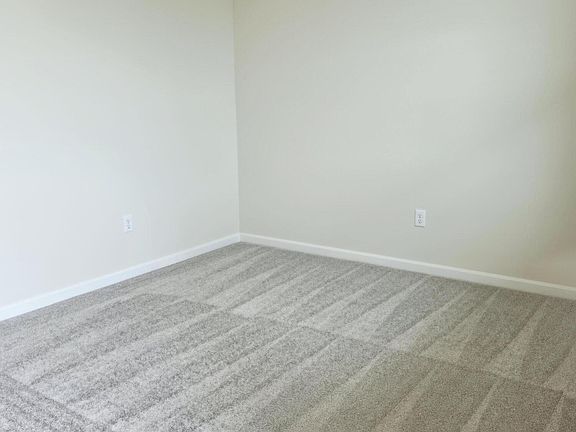 4th image of 8302 Fairmount Rd