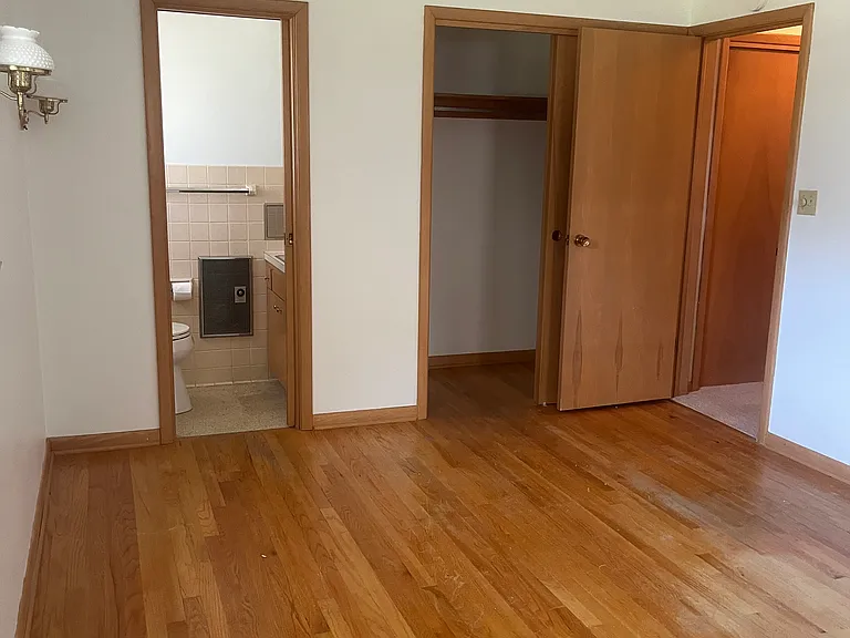 934 Potomac Ave — Photo 8