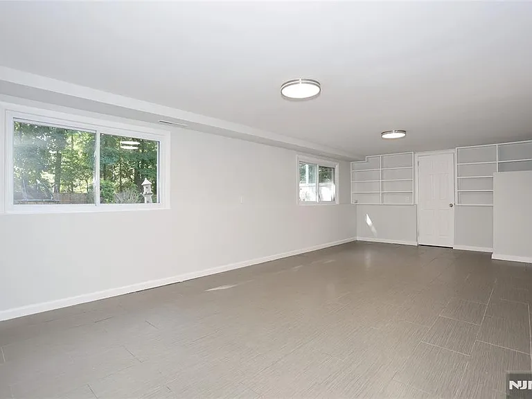 69 Pittis Ave — Photo 25