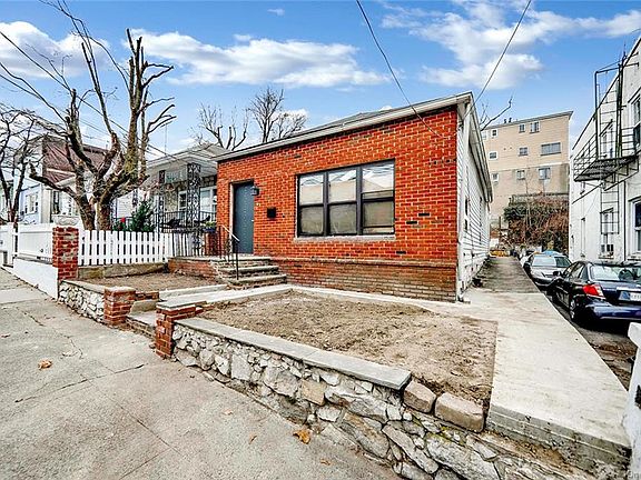 2nd image of 139 Vineyard Ave