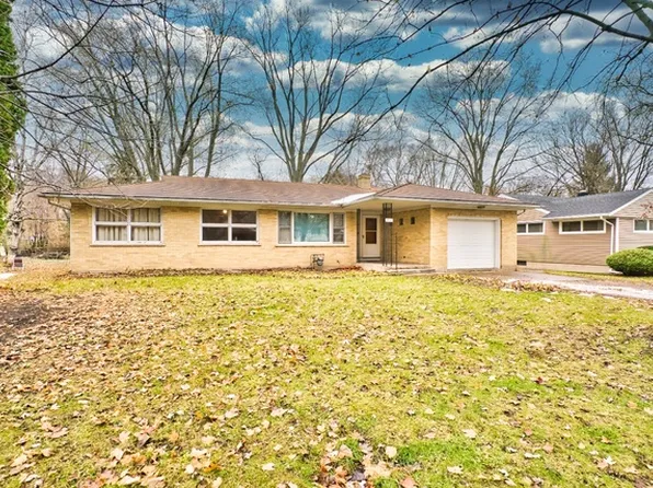 416 S 9th St, St Charles, IL 60174
