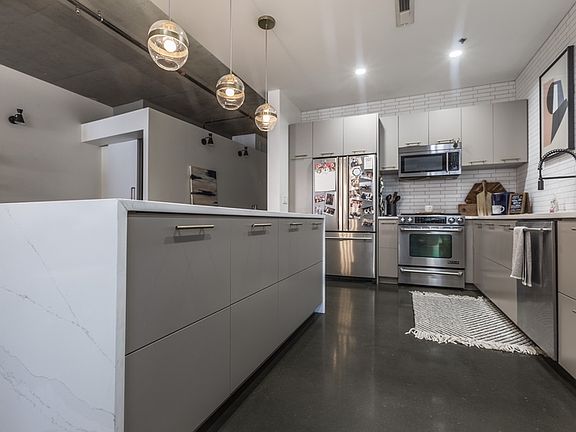 4th image of 423 Delaware St #1-203