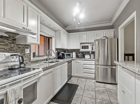 7300 Gilbert Rd #206, Richmond, BC V7C 3W2