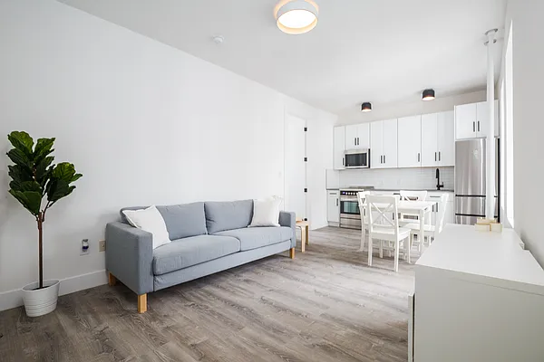 Rented by MNS | media 2