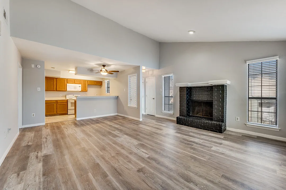2 bed, 948 sqft, $1,700 — Photo 3