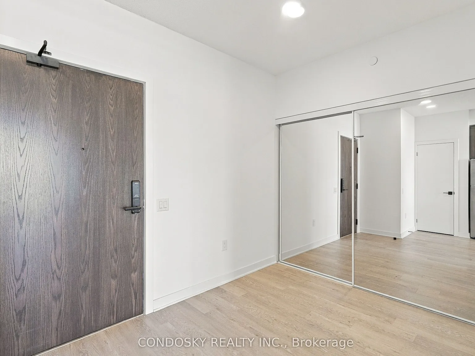 2782 Barton St E — Photo 4
