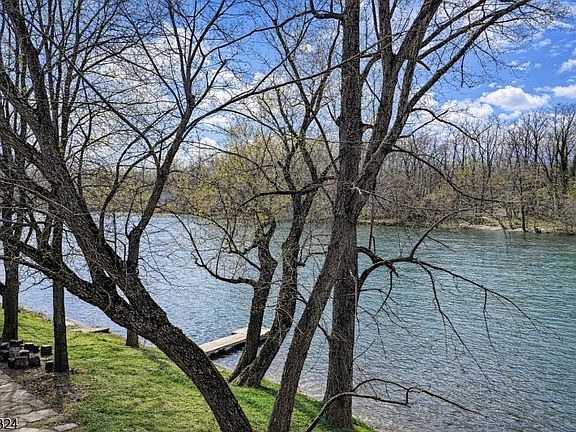 4th image of 9 Riveredge Ln